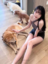 洋娃娃脸蛋好甜美 若隐若现身材非常诱人