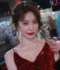 甜美現身！反差魅力大爆發 網驚：根本戀愛了