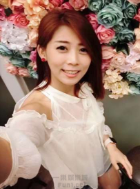 白皙筆直美腿+臉心臉蛋自拍讓人都戀愛了