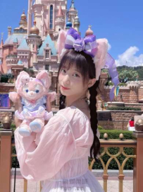 清純顏值搭深溝曲線超吸睛，網驚：這反差太絕