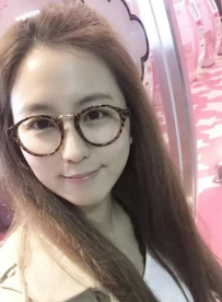 34D女神周曉涵解放上空 雙手擠碗公奶正翻