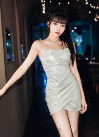 陽光灑下無修圖美腿，真實身材比例太逆天