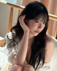 濕身比基尼曲線藏不住，電力眼神直擊心臟