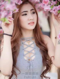 白皙泰國櫻花妹 胸前小深溝 讓我小石硬