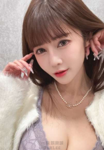 透明外套竟藏不住，飽滿雙峰衝擊粉絲眼球