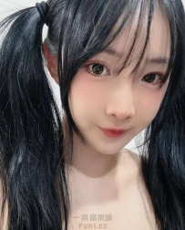 白皙巨乳深溝讓人驚艷，私服解放「有料」曲線