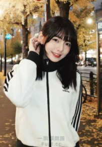 比基尼尺度大開！白皙深溝美顏，辣度直接衝擊視網膜