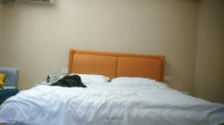 上個剛走又來美女 這個比較騷 肉絲大屁股翹起吃屌 各種姿勢操