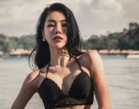 冷豔型美女 不吝嗇露出白皙兇狠的車頭燈 讓人熱血沸騰....