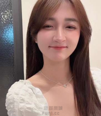 甜美外表下「深溝巨乳」太犯規