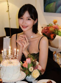 清新短髮搭裸肩，電力爆棚讓人秒淪陷