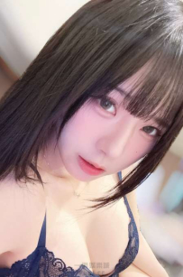 居家自拍超吸睛！蕾絲深V襯托豐滿上圍，可愛中散發誘惑