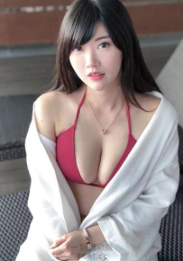 巨乳正妹  這照片都能看出胸前的弧度好大