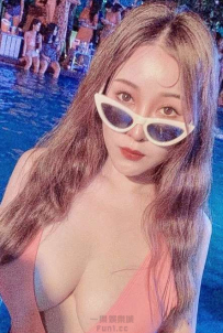渾圓美胸大露任人看 腰細奶澎看了鼻血止不住