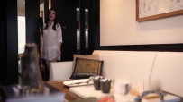 白富美極品性感美少婦寂寞難耐洗澡時被司機偷看后竟直接把他叫進來吃雞巴啪啪,趴在露天窗戶上一字馬狠狠干,國語