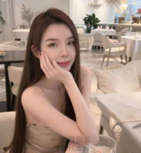 飽滿堅挺雙峰 如蜜桃般誘人