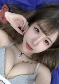 「內衣解放」！傲人深溝巨乳衝擊視網膜，火辣指數飆升