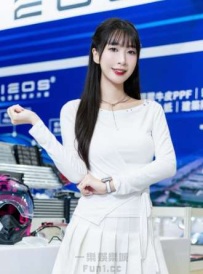 星光裙秀精緻鎖骨，超仙氣質宛如女神降臨
