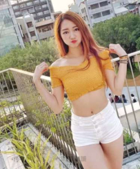 正妹小背心+熱褲身材太好了