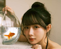 「私藏美照」曝光！绝美侧颜配上精致锁骨 粉丝全嗨翻