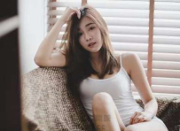 清甜白皙正妹 讓我幫妳解開胸前的束縛吧！