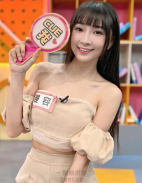 比基尼解放！白皙美顏搭纖腰 粉絲驚呼：畫面太衝擊