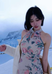 俏麗短髮搭逆天長腿魔鬼身材讓人驚呼