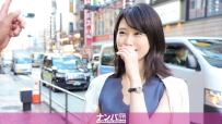 真的很柔軟，第一次拍攝。 2129 當您想到辦公室女士時，您會想到休閒褲和臀部，因此我們發現了一位體現這一點的苗條、美麗的女性，並從後面拍攝了比