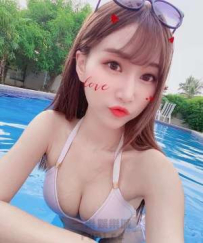 歪頭自拍「惹火北半球蹦出」這身材不科學啊