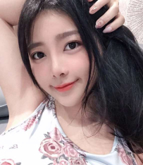 火辣美女Iris霍萱，甜美的笑容和火辣的身材！