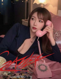 裸膚馬甲勾勒極品曲線，電力滿格展露無遺