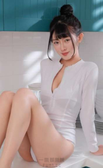 「甜美顏值」太逆天！雪白肌膚藏不住，深溝曲線引爆話題