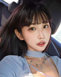 黑蕾絲背心展現極致仙氣，微露香肩鎖骨讓人心跳漏一拍
