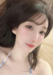 指尖流洩天籟 絕美側顏藏不住仙氣