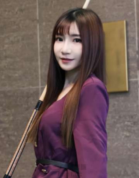 小碎花睡衣香肩微露，深邃事業線勾人魂魄