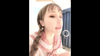 時尚洋娃娃般美女學生裝無套爆操多精顏射口爆