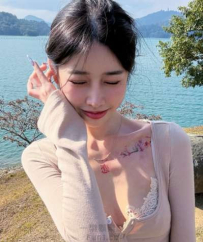 俏麗短髮搭逆天長腿魔鬼身材讓人驚呼