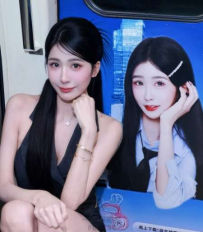 透膚薄紗若隱若現，白皙長腿與深邃曲線全解放