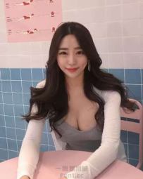 胸前兩團肉肉超豐滿 當她男友真幸福啊！