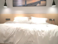 小寶尋花大神探花高素質大圈外圍妹 長相甜美脫掉內褲坐在身上舌吻調情 特寫抽插猛操上位騎乘后入撞擊