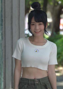 女星超正表妹外型可愛還帶點淘氣感