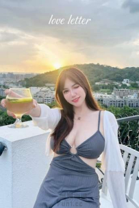 甜美白皙、巨乳深溝的白瘦幼仙氣展露無遺