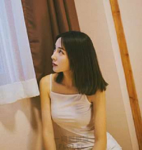 陽光甜美正妹穿小背心自拍性感小蠻腰這曲線太美