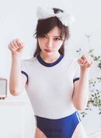 「深溝細腰」S曲線太犯規，網讚：根本真人洋娃娃