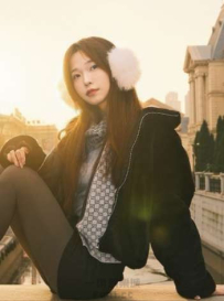 白皙膚色襯托深溝，私服解放惹火曲線直擊眼球