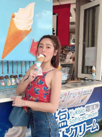 火辣比基尼大解放 超圓潤美尻狂洩：身材超優