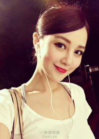 甜美自拍 白皙清新臉蛋讓我的心現在甜甜der